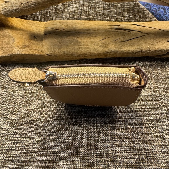 4035-HTT DKNY Brown Grain Faux Leather Zipper Coin -Accessory Bag With Key Hook. - Picture 2 of 6